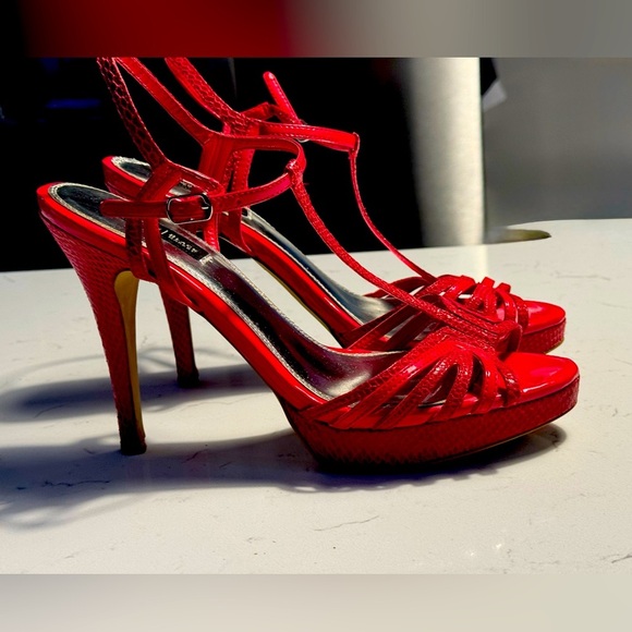 White House Black Market Genoa Red snake Skin look  3" Pumps Size 9M - Picture 3 of 9